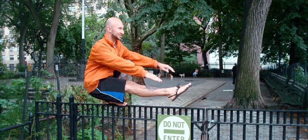 Pistol Squat - A complete list of Calisthenics exercises. Image credit: Al Kavadlo
