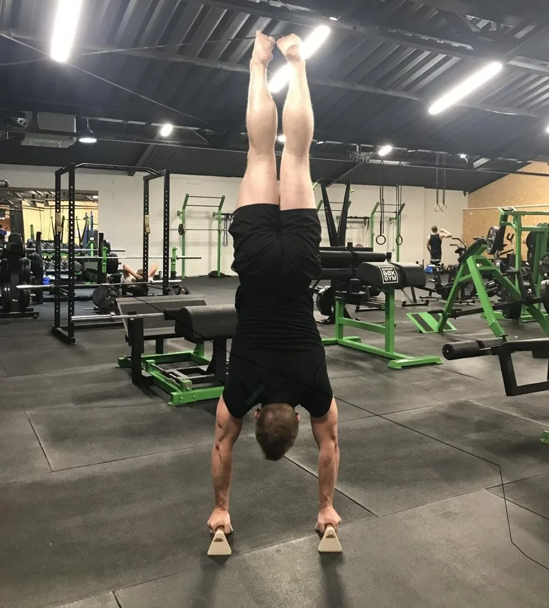 Handstand on EDELKRAFT Push-Up Handles
