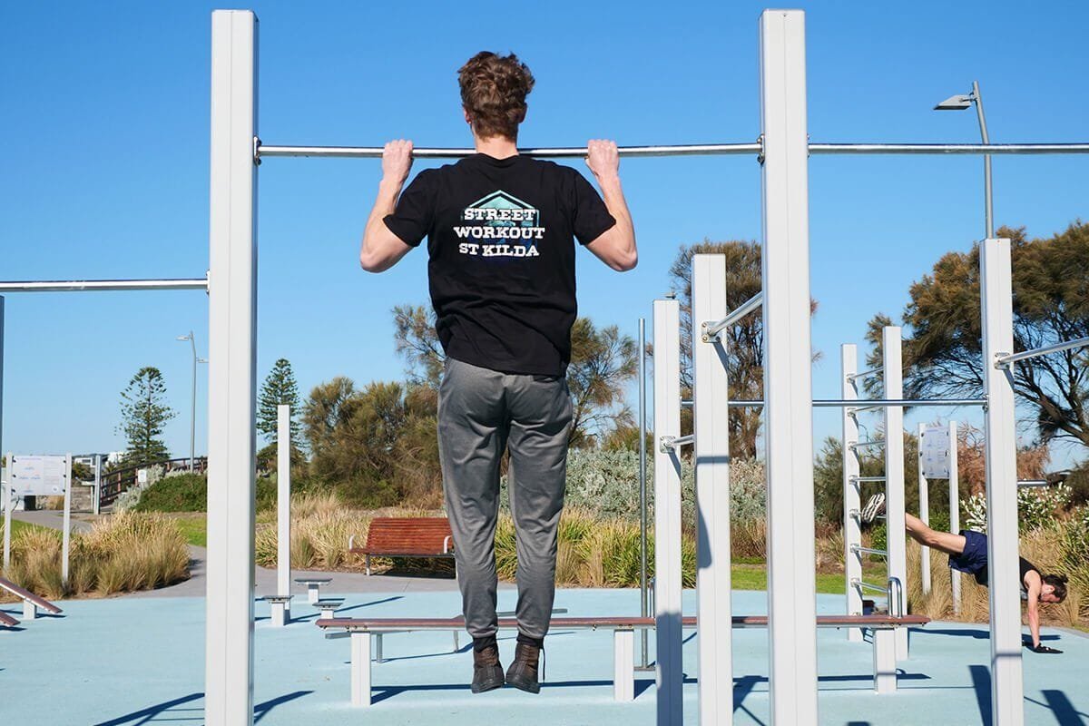An isometric hold using the pull-up exercise