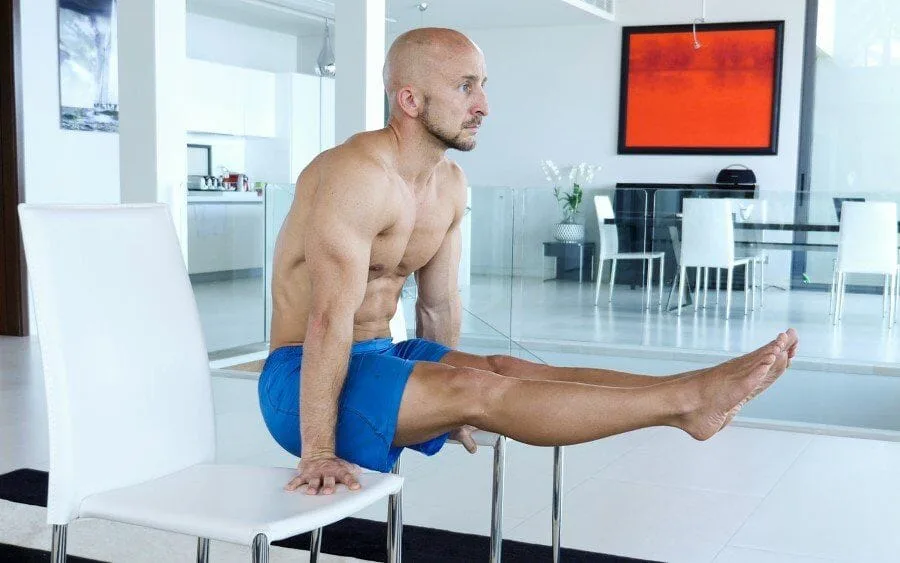 L-Sit form demonstrated by 'El Eggs from Cali Move