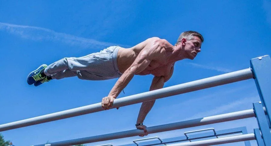 Cali Move - Sven performing planche