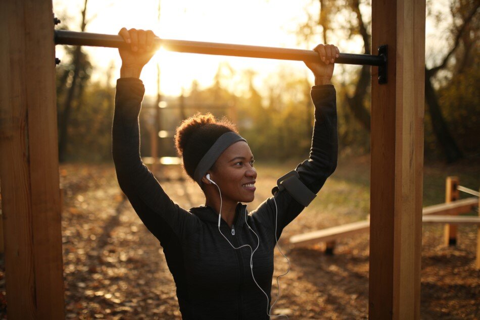 Woman-working-out-autumn